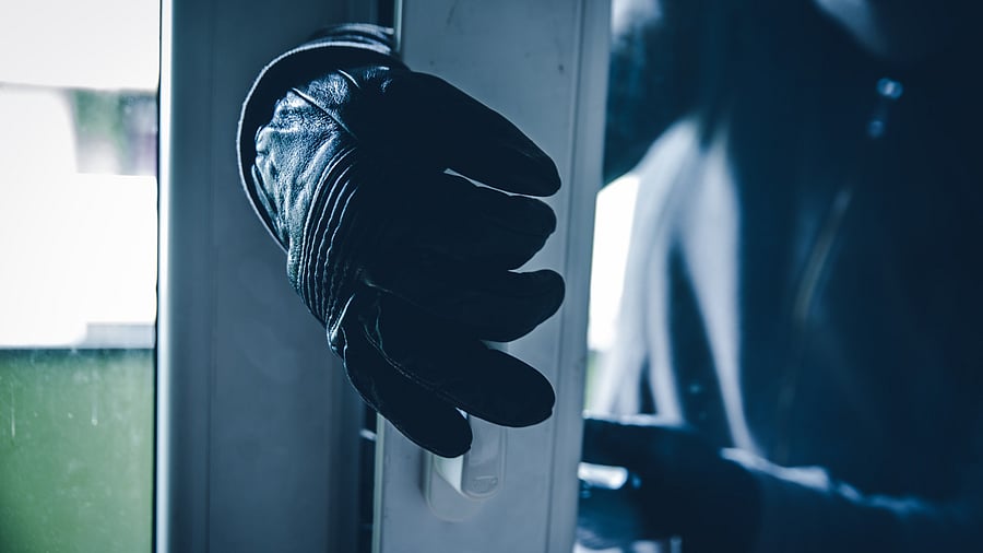 <div class="paragraphs"><p>A man attempting a break in at a house. (Representative image)</p></div>