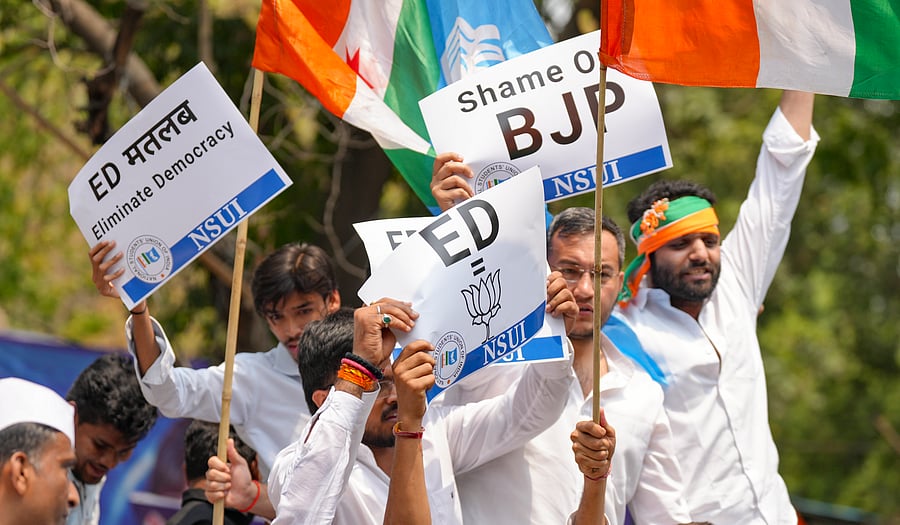 <div class="paragraphs"><p>Congress members stage a protest after the Enforcement Directorate filed a chargesheet against Congress Parliamentary Party Chairperson Sonia Gandhi and LoP in the Lok Sabha and party leader Rahul Gandhi in the National Herald case, in New Delhi, Wednesday, April 16, 2025. </p></div>