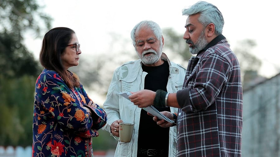 <div class="paragraphs"><p>Neena Gupta and Sanjay Mishra with director&nbsp;Jaspal Singh Sandhu on the sets of <em>Vadh 2</em>.</p></div>