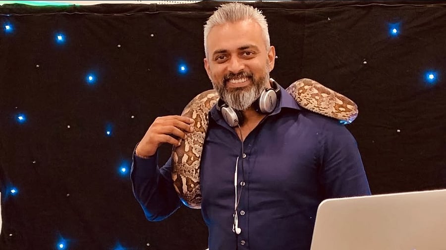 <div class="paragraphs"><p>Vasi Sachi.</p></div>