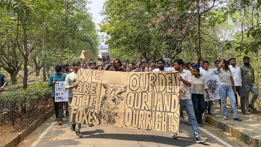 <div class="paragraphs"><p>Students of the University of Hyderabad stage a protest demanding the removal of police personnel and earth-moving machinery from the campus, in Hyderabad.</p></div>