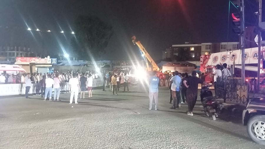 <div class="paragraphs"><p>Visuals from the site of the accident.</p></div>
