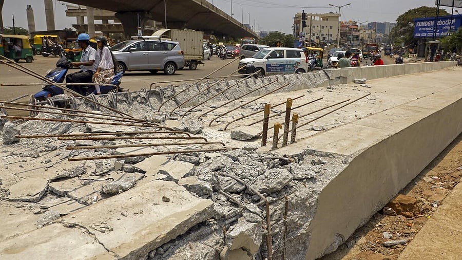 <div class="paragraphs"><p>The concrete pillar of the Namma Metro collapsed, in Bengaluru, Wednesday, April 16, 2025. An auto-driver was killed as its debris fell on his auto-rickshaw. </p></div>