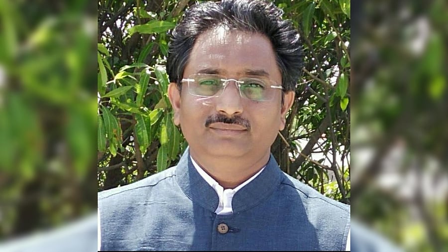 <div class="paragraphs"><p>BNHS Director Kishor Rithe</p></div>