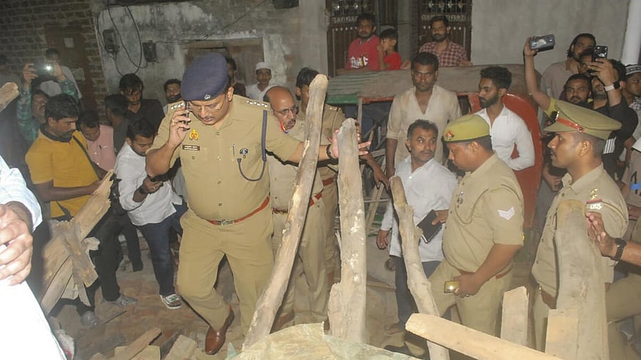 <div class="paragraphs"><p>House collapse in Meerut</p><p></p></div>