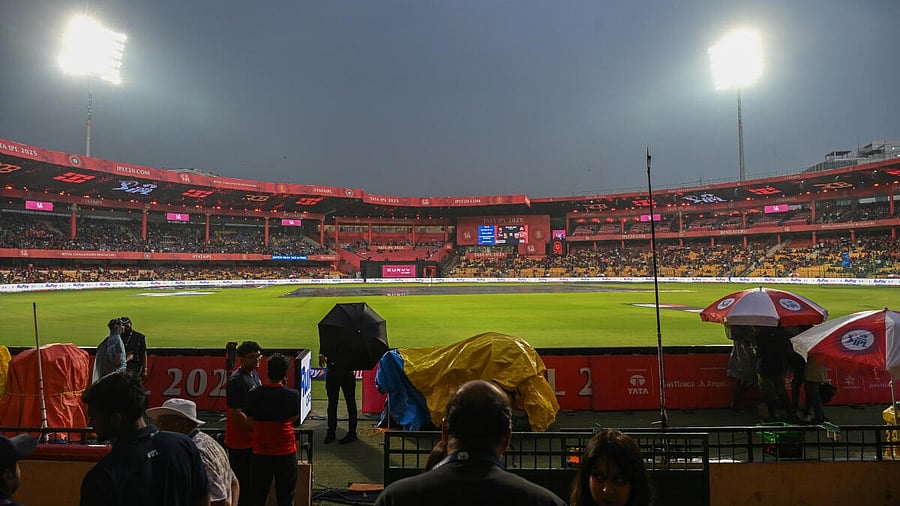 <div class="paragraphs"><p>A slight drizzle delayed toss of RCB vs PBKS IPL tie in Bengaluru.&nbsp;&nbsp;</p></div>