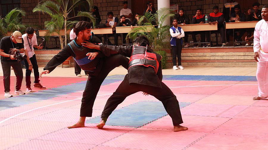 The tournament, which featured matches in various weight categories, attracted over 750 athletes from 68 universities. 