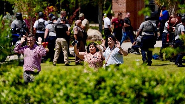 <div class="paragraphs"><p>People evacuate Florida State University (FSU) campus after a mass shooting in Tallahassee, Florida, US.</p></div>