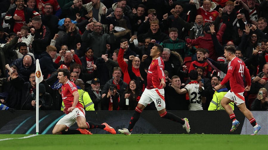 <div class="paragraphs"><p>Manchester United's Harry Maguire celebrates scoring their fifth goal with Manchester United's Casemiro and Manchester United's Harry Amass.</p></div>
