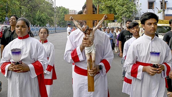 <div class="paragraphs"><p>Members of the Christian community take part in a ‘Good Friday’ procession, in Kolkata, West Bengal, Friday, April 18, 2025.</p></div>