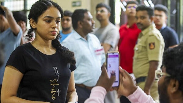 <div class="paragraphs"><p>Students arrive to appear for the Common Entrance Test (CET) in Karnataka, in Bengaluru, Wednesday.</p></div>
