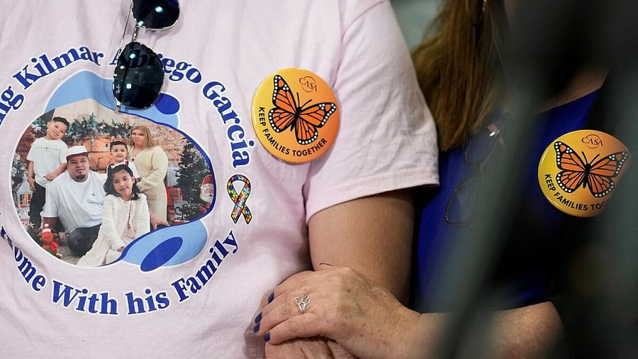 <div class="paragraphs"><p>US Senator Van Hollen holds a press conference at Dulles International Airport, after returning from a visit to El Salvador, where he advocated for the release of Kilmar Abrego Garcia, in Sterling</p><p></p></div>