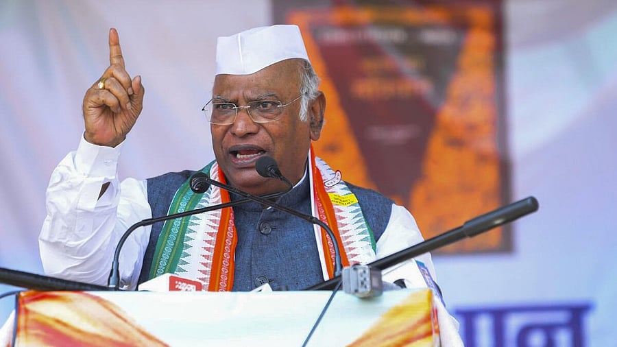 <div class="paragraphs"><p>Congress President Mallikarjun Kharge addresses a public meeting, in Buxar, Bihar</p></div>