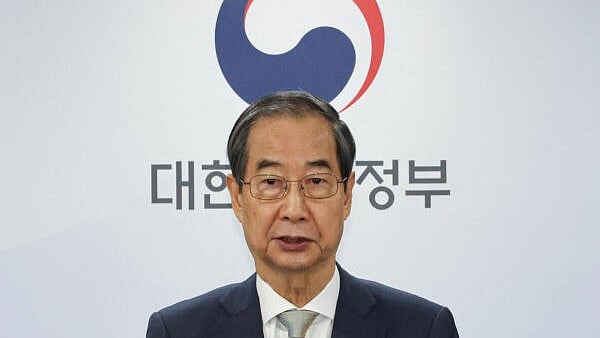 <div class="paragraphs"><p>Acting South Korean President and Prime Minister Han Duck-soo</p></div>