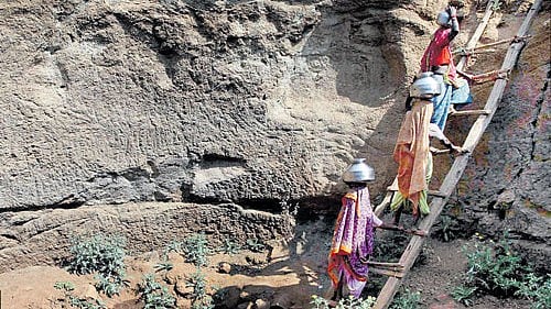 <div class="paragraphs"><p>Representative image of women collecting water from an almost dried up well. </p></div>