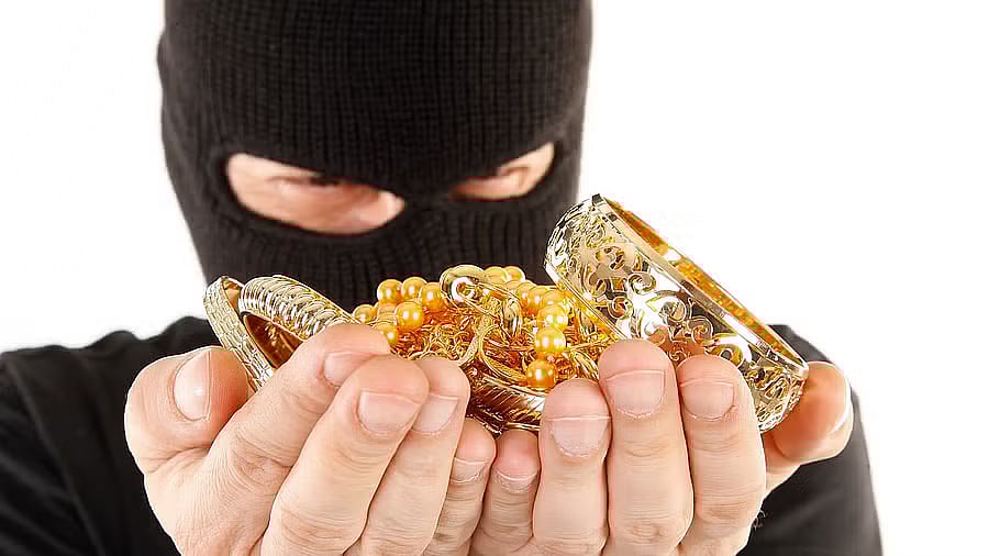 <div class="paragraphs"><p>Representative image a burglar.</p></div>