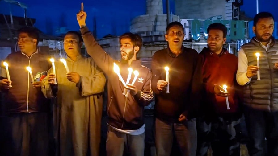 <div class="paragraphs"><p>People hold a candlelight march after terrorists attacked a group of tourists at Pahalgam in J&amp;K's Anantnag district, at Handwara in Kupwara district, J&amp;K, Tuesday, April 22, 2025.</p></div>