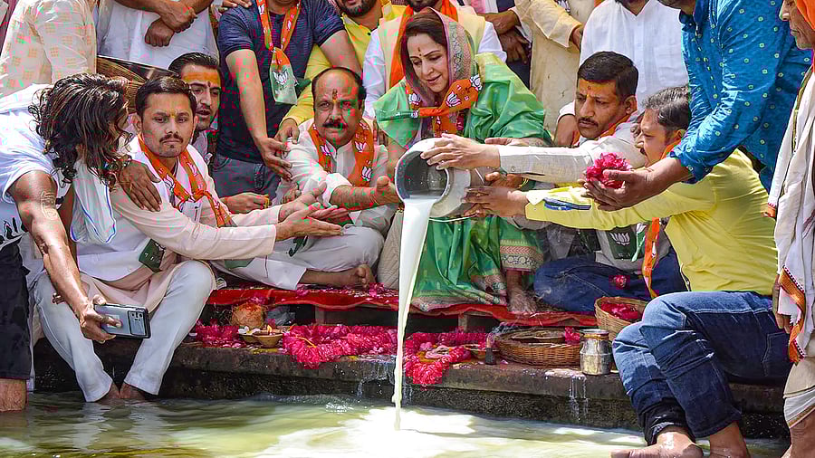 <div class="paragraphs"><p>File photo of BJP's Hema Malini performing 'Yamuna Pujan' in Mathura.</p></div>
