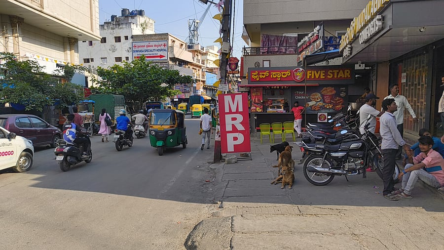 <div class="paragraphs"><p>The spot where the incident occurred near Gopalan Grand Mall, off Old Madras Road, Benniganahalli. </p></div>