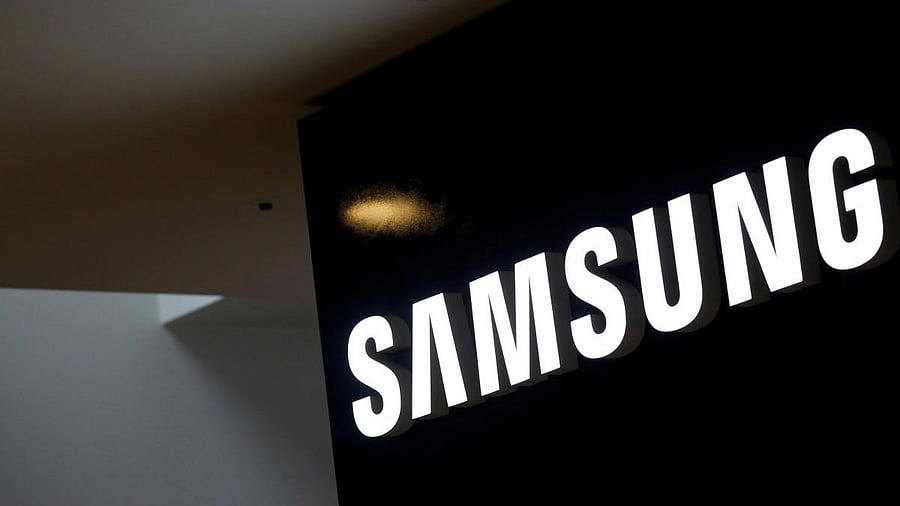 <div class="paragraphs"><p>The logo of Samsung Electronics.</p></div>