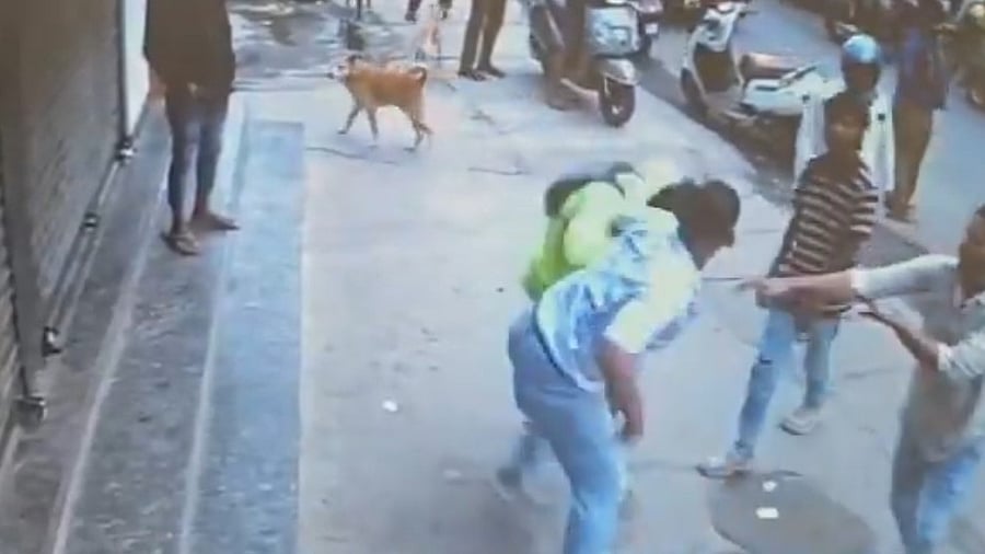 <div class="paragraphs"><p>Screen grab of Bengaluru Roadrage altercation between DRDO pilot and biker.</p></div>