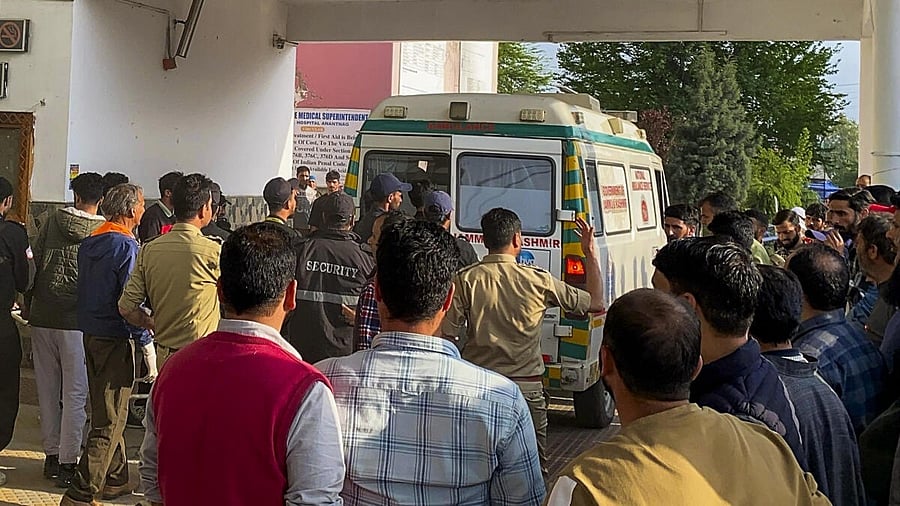 <div class="paragraphs"><p>Injured being shifted to a hospital after terrorists attacked a group of tourists at Pahalgam</p></div>