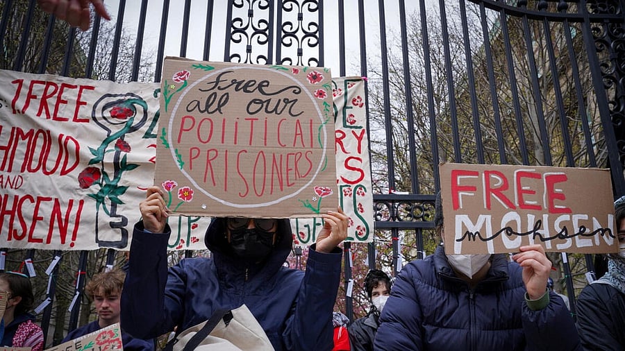 <div class="paragraphs"><p>Students and others demonstrate during a protest outside the gates to Columbia University in New York.</p></div>