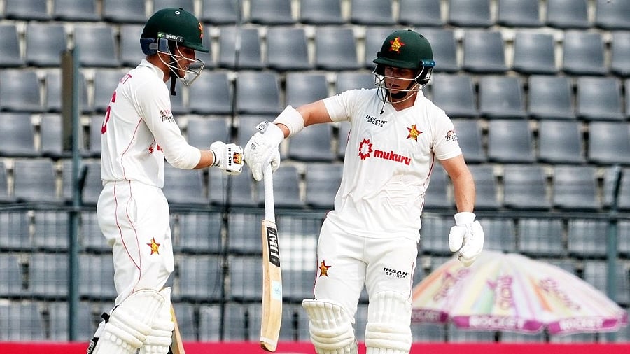 <div class="paragraphs"><p>Brian Bennett (left) was the key to Zimbabwe's victory. </p></div>