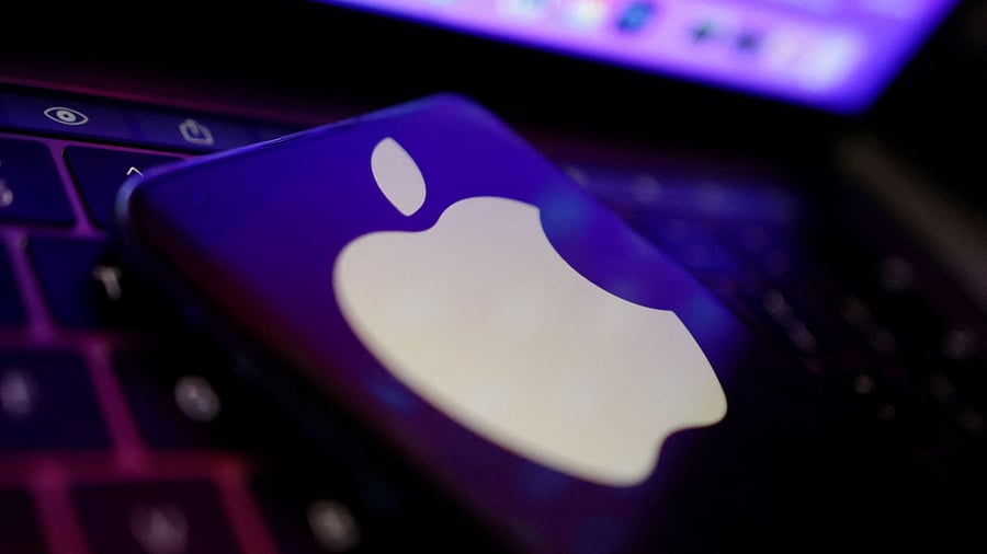 FILE PHOTO: Apple logo is seen in this illustration taken, August 22, 2022. REUTERS/Dado Ruvic/Illustration/File Photo