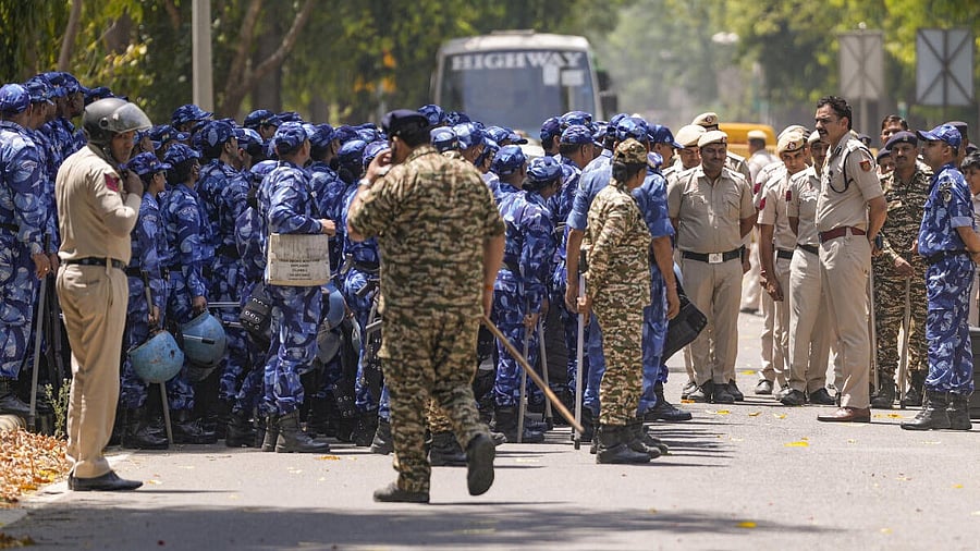 <div class="paragraphs"><p>Police and security personnel stand guard outside Pakistan High Commission in New Delhi following Pahalgam's terrorist attack. </p></div>