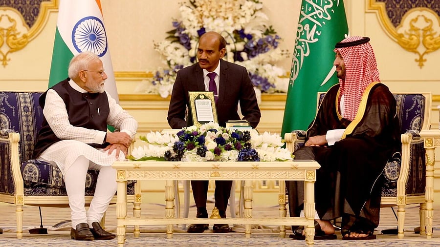 <div class="paragraphs"><p>Prime Minister Narendra Modi meets Saudi Arabia’s Crown Prince and Prime Minister Mohammed bin Salman bin Abdulaziz Al Saud in Jeddah</p></div>