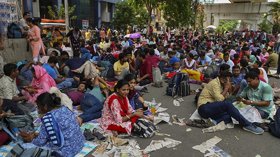 <div class="paragraphs"><p>School teachers who lost their jobs following a Supreme Court order, stage a protest in front of West Bengal School Service Commission (WBSSC) office, in Kolkata.</p></div>