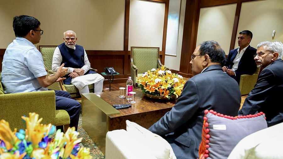 <div class="paragraphs"><p>PM Modi holds a meeting at the airport with External Affairs Minister S Jaishankar, National Security Advisor Ajit Doval, Foreign Secretary Vikram Misri and others to take stock of the situation in Pahalgam. </p></div>