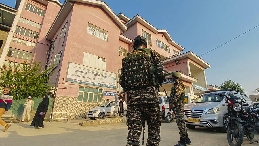 <div class="paragraphs"><p>Security personnel stand guard after terrorists attacked a group of tourists at Pahalgam, in Anantnag district, Jammu & Kashmir.</p></div>