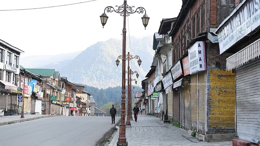 <div class="paragraphs"><p>An eerily empty Pahalgam market on Wednesday morning.</p></div>