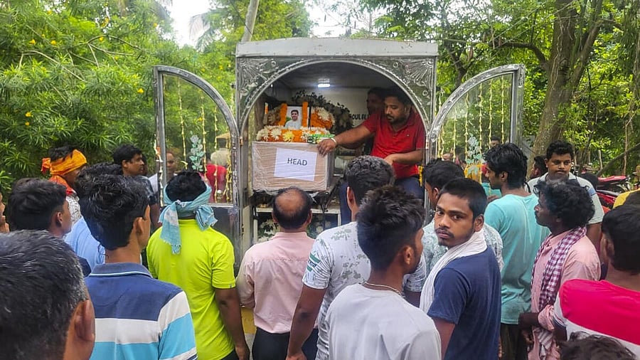 <div class="paragraphs"><p> Mortal remains of Prashant Satapathy, who was killed in Pahalgam terror attack, arrive at his native place in Baleswar district, Thursday, April 24, 2025.</p></div>