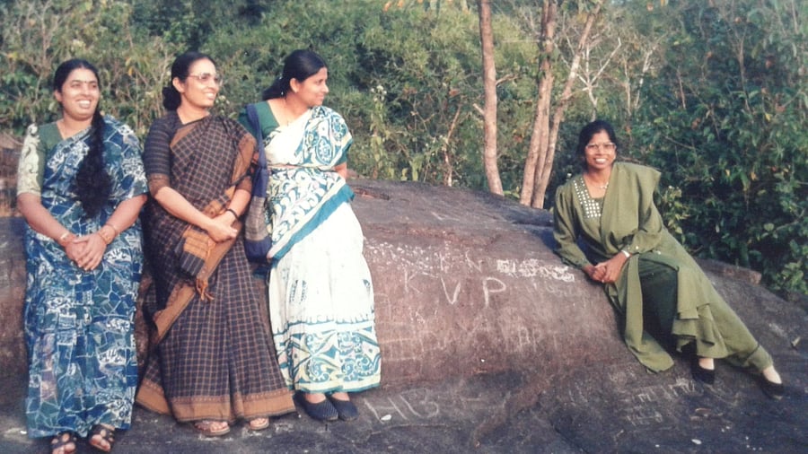 <div class="paragraphs"><p>Vijaya Dabbe (far left) with her sister Vimala and writers L G Sumitra and Nemichandra (far right) at Kavishaila in Kuppalli in 1998. </p></div>