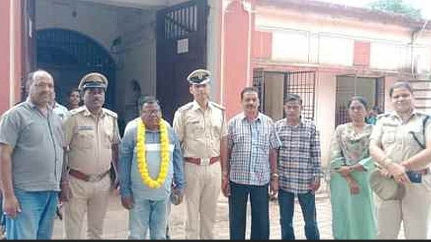 <div class="paragraphs"><p>Mahendra Hembram garlanded&nbsp;</p></div>