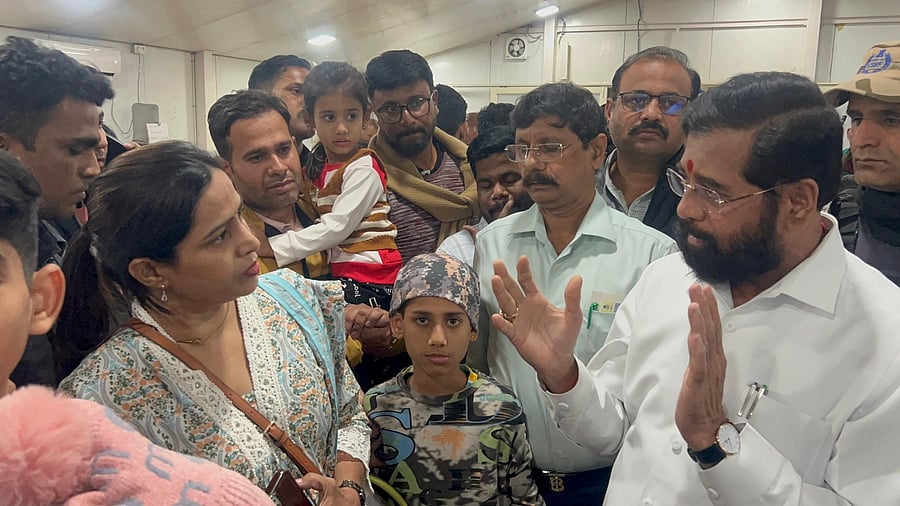 <div class="paragraphs"><p>Eknath Shinde interacts with tourists</p></div>