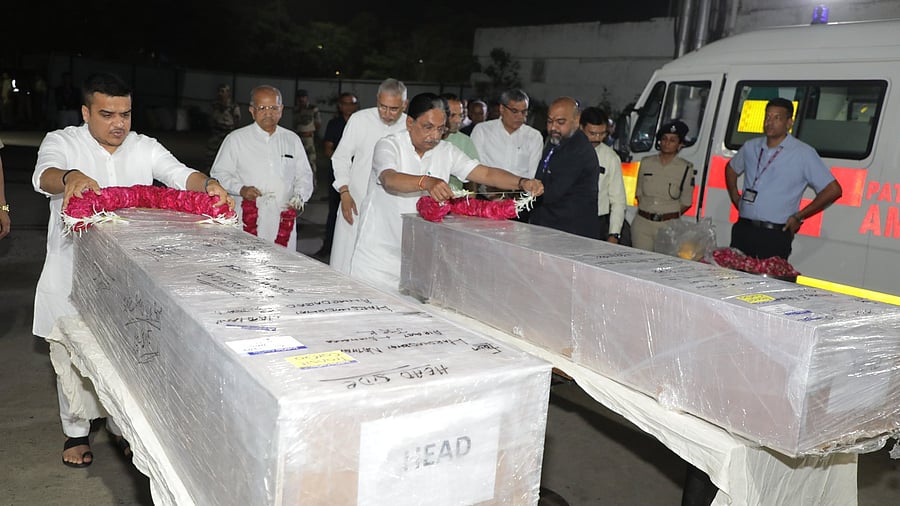 <div class="paragraphs"><p>Gujarat Health Minister Rushikesh Patel and Minister of State for Health Harsh Sanghavi paid floral tributes to the departed souls at the airport.</p></div>