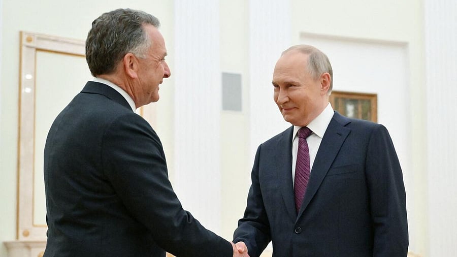 <div class="paragraphs"><p>Russian President Putin meets US envoy Witkoff in Moscow.</p><p></p></div>