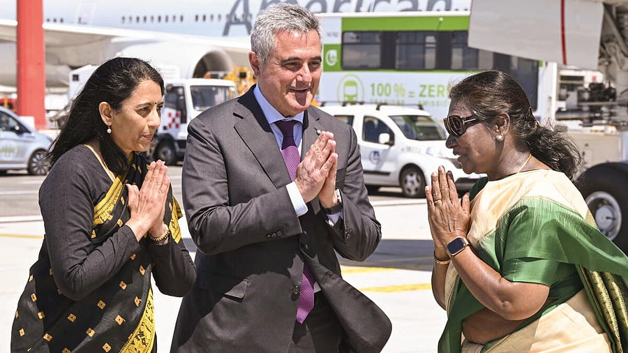 <div class="paragraphs"><p>President Droupadi Murmu being greeted upon her arrival at the airport to attend the funeral mass of Pope Francis, in Rome, Italy.</p></div>
