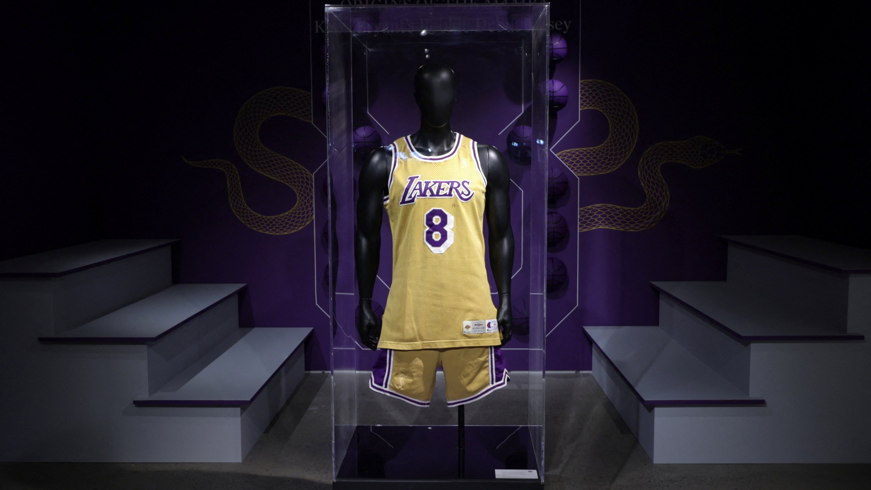 Kobe Bryant's Debut Lakers Jersey Sells for $7 Million