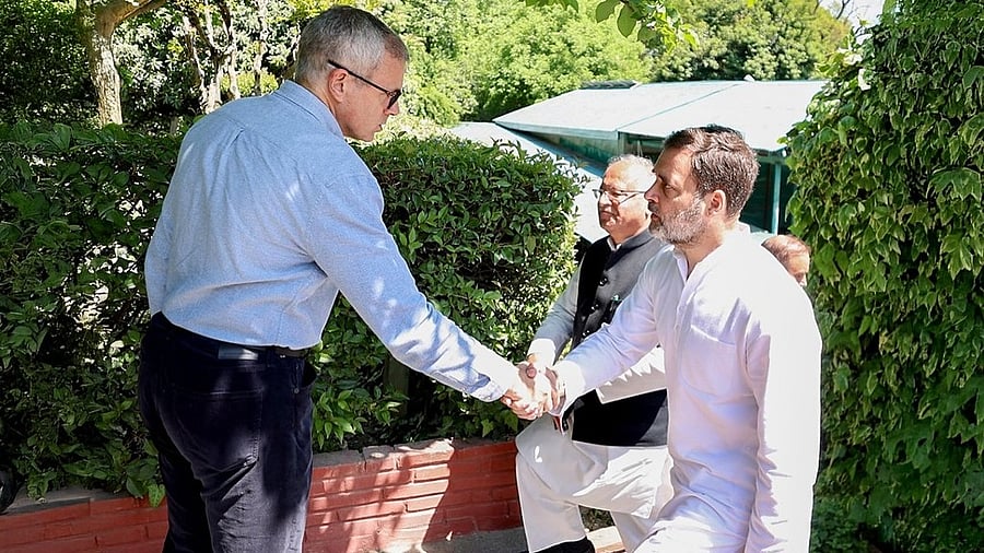 <div class="paragraphs"><p>Congress MP Rahul Gandhi meets Omar Abdullah. </p></div>
