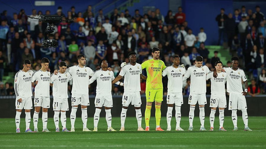 <div class="paragraphs"><p>Real Madrid players.</p></div>