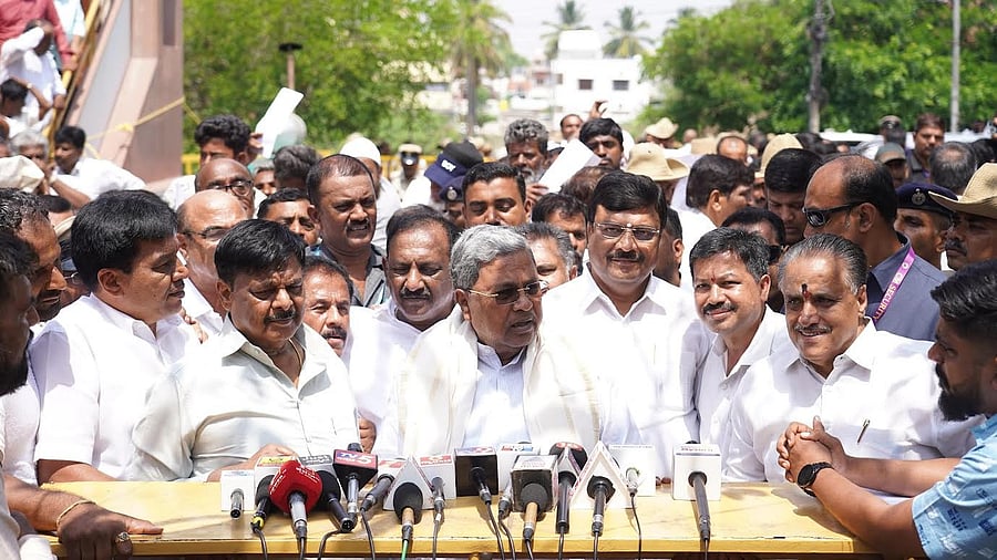 <div class="paragraphs"><p>Chief Minister Siddaramaiah interacts with media in Mysuru on Saturday. </p></div>