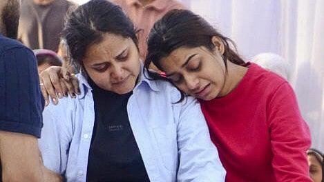 <div class="paragraphs"><p>Pahalgam terror attack victim Shubham Dwivedi's wife, in blue shirt, and his sister mourn after his mortal remains were brought to his residence, in Kanpur, Thursday.&nbsp;</p></div>