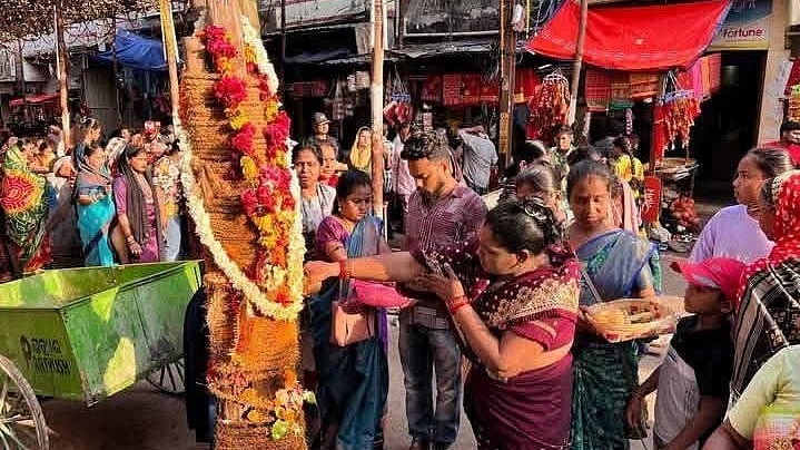 <div class="paragraphs"><p>People take part in&nbsp;Budhi Thakurani Yatra in Berhampur, Odisha.</p></div>