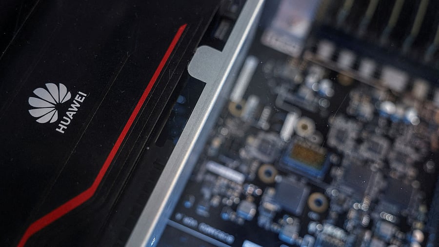 <div class="paragraphs"><p>The Huawei logo.</p></div>