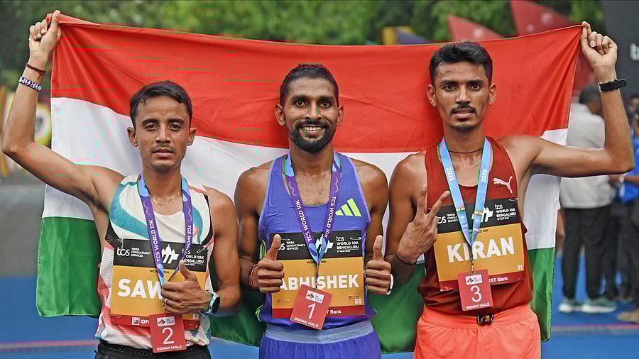 <div class="paragraphs"><p>Indian Elite Athletes men's winner Abhishek Pal (centre) is flanked by runner-up Sawan Barwal (left) and Kiran Matrat the TCS World 10K run in Bengaluru on Sunday. </p></div>